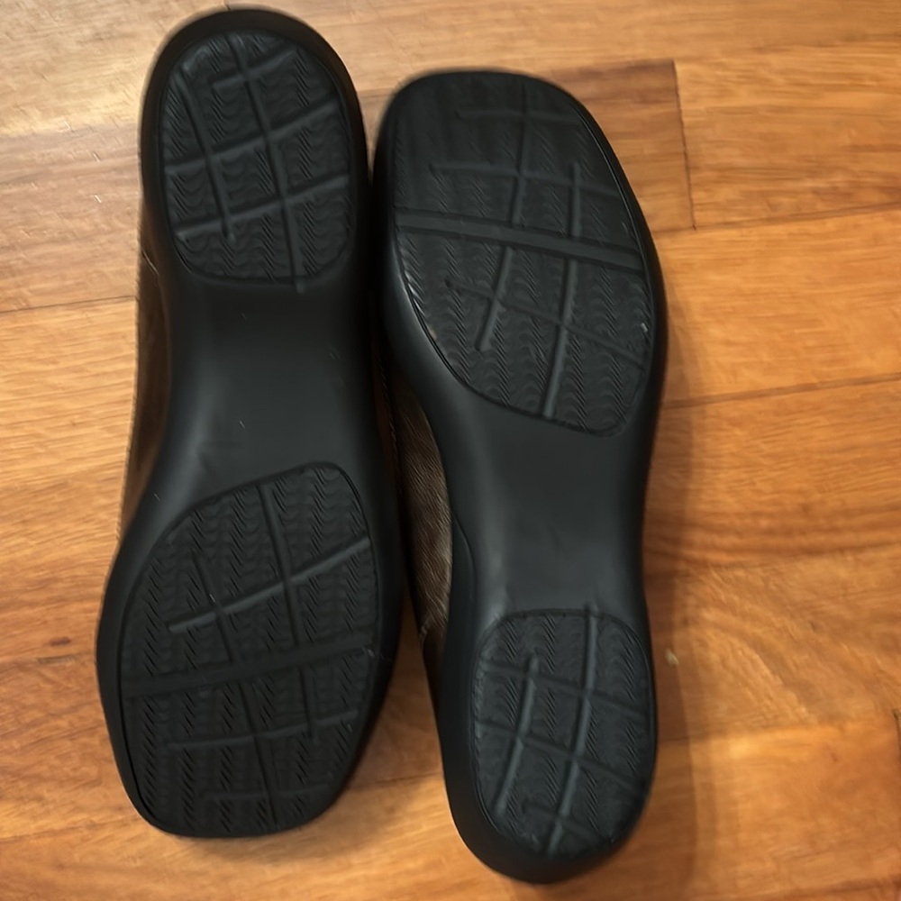 Karen Scott slip on ballet flats in chocolate with buckle size 7 - Picture 6 of 10
